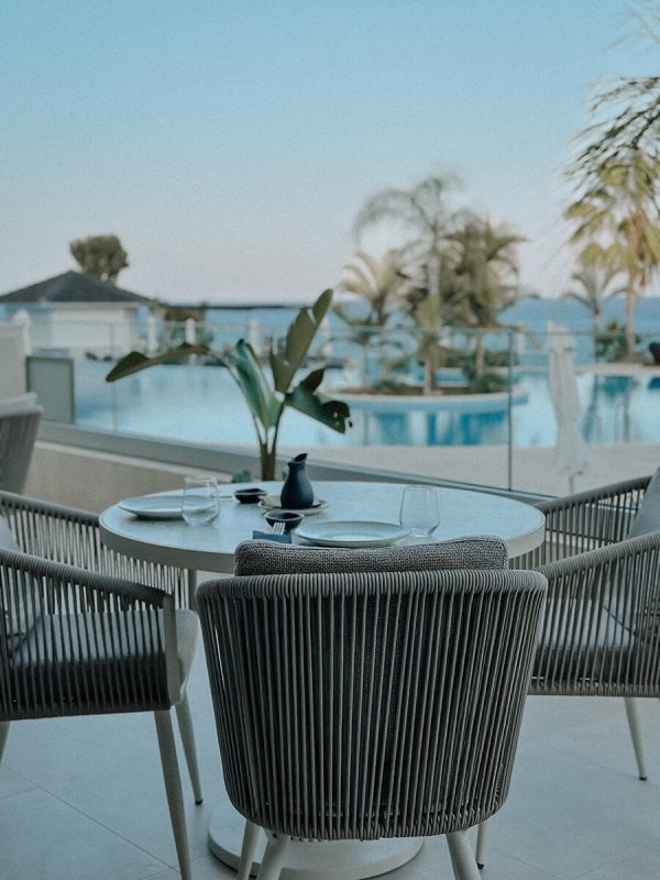 Table on the outside with pool view