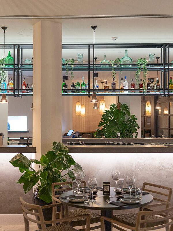 Akakiko hilton bar and tables